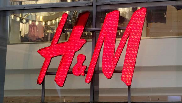 H&M abrió tres tiendas físicas en el 2021 ( REUTERS/Ints Kalnins/File Photo)