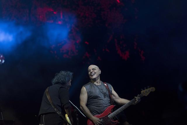De espaldas, Richard Coleman, junto a Zeta Bosio. Foto: Gabriela Delgado (El Comercio)