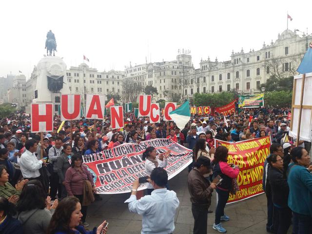 Los docentes que se mantienen en huelga volvieron a ocupar la plaza San Martín, luego de intensificar su medida de protesta durante la última semana.  (Foto: Yasmín Rosas / El Comercio)