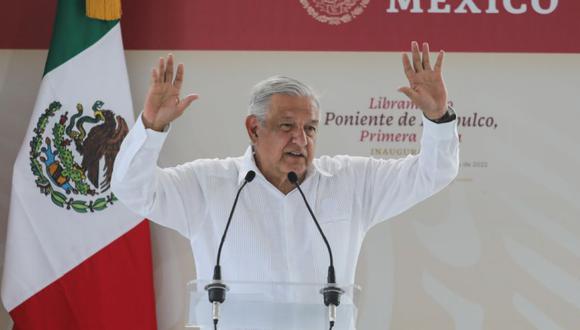El presidente de México, Andrés Manuel López Obrador, habla hoy, durante un acto protocolario en el balneario de Acapulco en Guerrero (México).