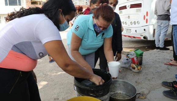 Un grupo de ciudadanos venezolanos busca alimentarse en Colombia. Según el subdirector general y representante regional para América Latina y el Caribe de la FAO, en la región hay 60 millones de personas en condición de hambre. (Foto: Carlos Ortega / EFE / Archivo)