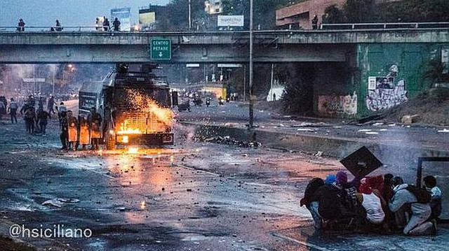 Venezuela: Así inutilizaron un carro lanza agua de la policía - 3