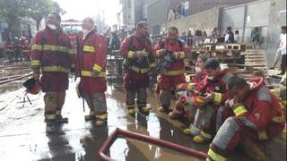 Incendio en Independencia: fábrica había ganado licitación para darle botas a los bomberos