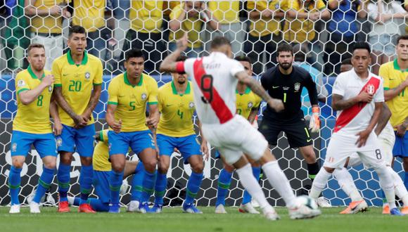 Perú vs. Brasil: Paolo Guerrero intentó marcar gol de tiro libre por Copa América 2019 | VIDEO. (Foto: AFP)