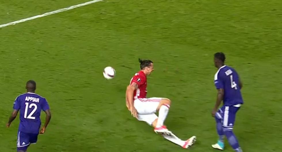 Zlatan Ibrahimovic debió ser cambiado al minuto 90 del partido Manchester United vs Anderlecht y se perdió el tiempo suplementario. (Foto: Captura YouTube)