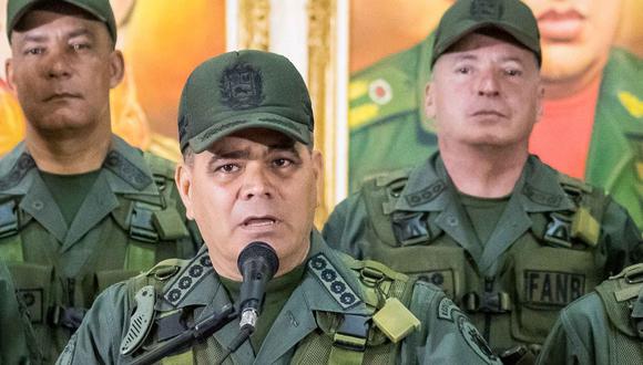 Nicolás Maduro y Juan Guaidó aseguran contar con apoyo militar. La gran pregunta es qué militar apoya a quién. En la imagen, Vladimir Padrino. (EFE).