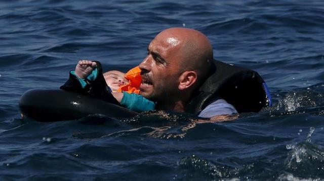 Mueren 34 refugiados, 14 de ellos niños, en naufragio en Grecia - 1