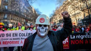 “El presidente de la República se burló de nosotros”: 3 preguntas para entender las masivas protestas en Francia contra el gobierno de Macron