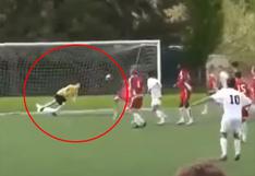 YouTube: increíble tiro libre es viral por el remate y posterior atajada del portero