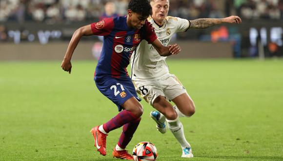 El partido entre Real Madrid y Barcelona se jugará por la jornada 32 de LaLiga EA Sports. A continuación, más detalles sobre el clásico de España. (Photo by Giuseppe CACACE / AFP)