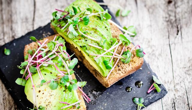 Reduce la grasa abdominal. Un estudio del Hospital Universitario Reina Sofía, en España, comprobó que los alimentos ricos en grasa monoinsaturada, como la palta, previenen la resistencia a insulina y evitan que la grasa se acumule en la parte central del cuerpo. (Foto: Shutterstock)