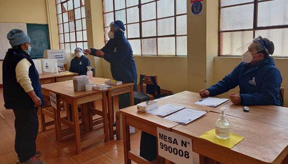 La desnudez se observa en la participación: de 1’669.491 militantes, que los partidos dicen tener inscritos, tan solo votaron alrededor del 5%. (Foto: ONPE)