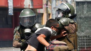 Protestas en Chile: Denuncian que manifestante gay sufrió tortura sexual en comisaría tras ser detenido