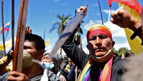 Los indígenas protestan contra el gobierno de Ecuador en los alrededores de la Casa de la Cultura en Quito el 23 de junio de 2022. (Martín BERNETTI / AFP).