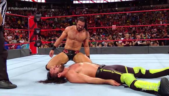 El último show de WWE RAW se celebró en el TD Garden de Boston, Massachusetts.  Rollins quiso desaparecer a McIntyre, pero vio la derrota tras un espectacular combate. (Foto: WWE)