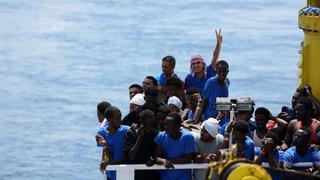 Entregan suministros para que inmigrantes sobrevivan 2 semanas más en Mediterráneo