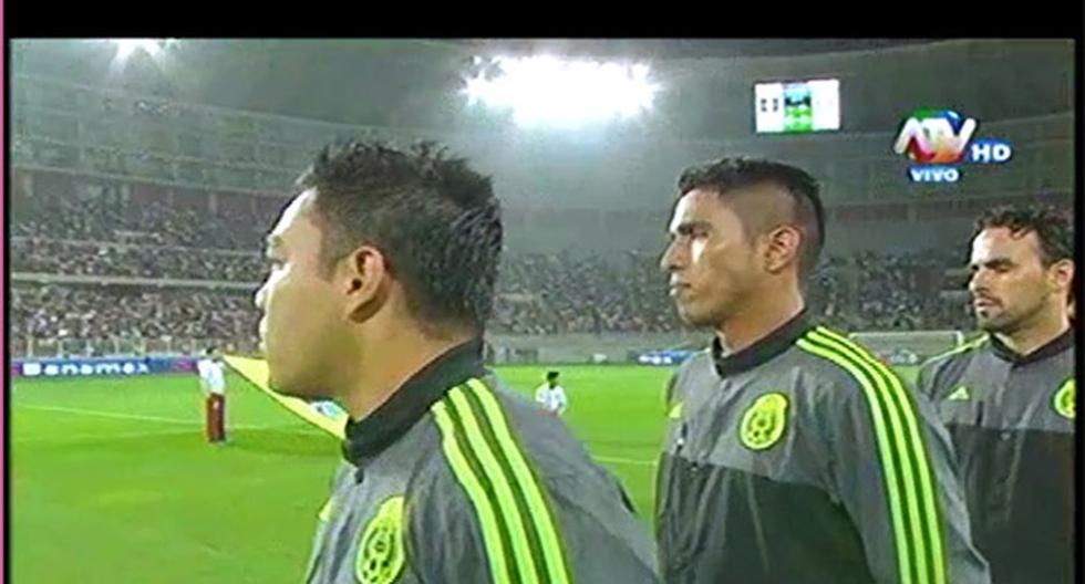 Los jugadores mexicanos entonando su Himno (Foto: Captura)