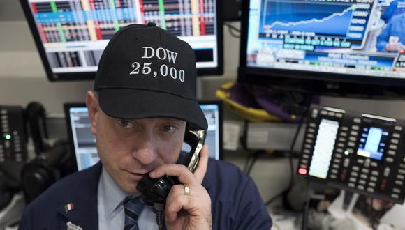 El promedio industrial Dow Jones superó el jueves la barrera psicológica de los 25.000 puntos, un fuerte indicio del entusiasmo de los inversionistas por la reducción de impuestos de 1,5 billones de dólares del presidente Donald Trump. (Foto: AP)