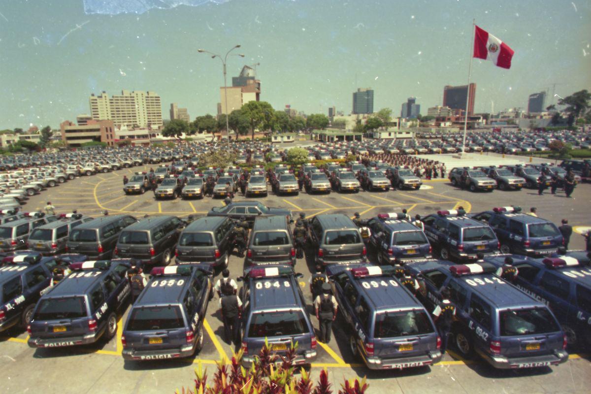 Lima, 14 de marzo de 2000. Ceremonia de entrega de patrulleros. Foto: Dante Piaggio / El Comercio