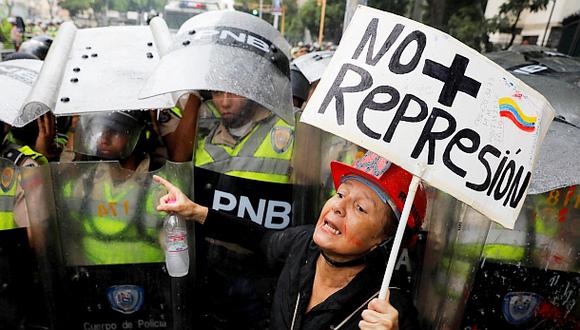 Venezuela: Manifestantes retuvieron a policías por diez horas