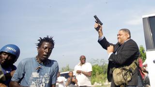 Un senador de Haití dispara contra manifestantes y hiere a fotógrafo | FOTOS