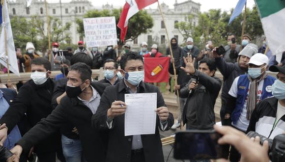 Congresistas de Perú Libre emprendieron desde el año pasado la recolección de firmas para plantear un referéndum que consulte a la ciudadanía la reforma total de la Constitución a partir de una Asamblea Constituyente. (Foto: Renzo Salazar/GEC)
