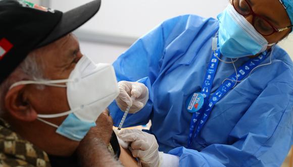 Entre Paucarpata y Cerro Colorado ya se han vacunado hasta el momento a 2 mil 340 personas. (Foto: GEC)