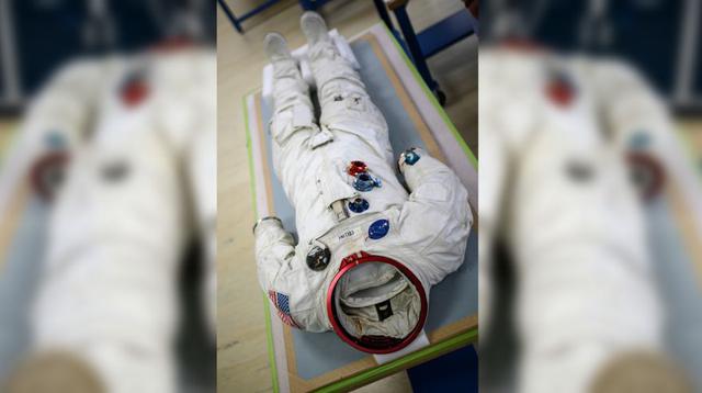 No se puede hacer gran cosa para reparar estos trajes: están compuestos por 21 capas diferentes que no pueden ser recortadas ni separadas. (Foto: AFP)