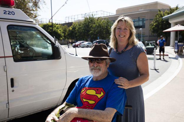Tom y Steffanie en el día del alta. (Steffanie Strathdee)