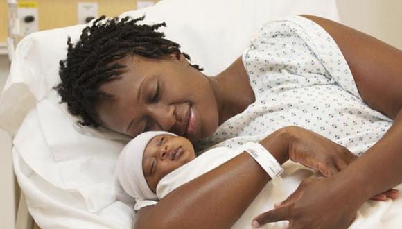 Gracias a las vacunas, ya hay bebés que están naciendo con anticuerpos contra el COVID-19. (Foto: Getty Images)