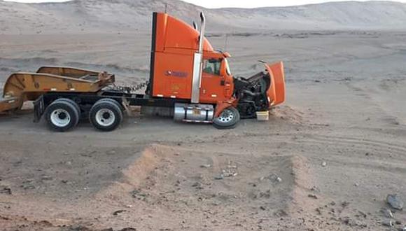 Dos muertos dejó choque entre auto y camión en la Panamericana Sur. (Foto: Informativo Ilo)