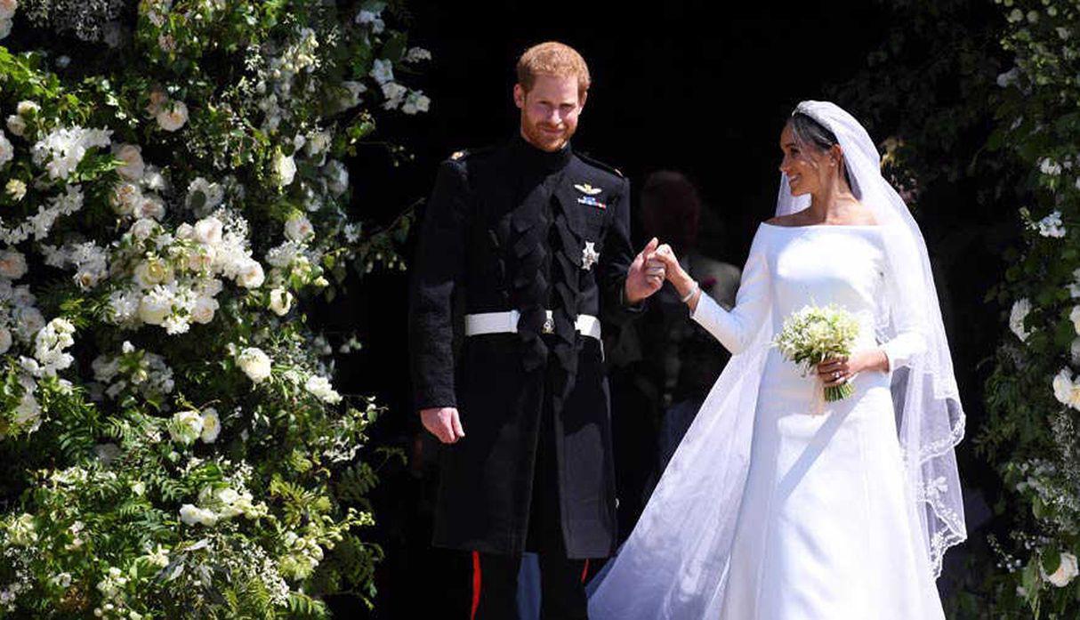 Su historia comenzó con un flechazo, pero el cuento de hadas se convirtió en un suplicio para la pareja principesca que decidió renunciar a sus funciones reales. El príncipe Harry y la actriz Meghan Markle se casaron el pasado 19 de mayo de 2018. (Foto: EFE)