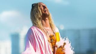 Matthew McConaughey es un poeta playero en el tráiler de "The Beach Bum"