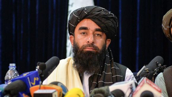 El portavoz de los talibanes, Zabihullah Mujahid, ofrece la primera conferencia de prensa en Kabul el 17 de agosto de 2021.
(Hoshang Hashimi / AFP).