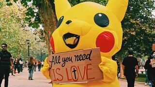 ¿Quién es la persona disfrazada de Pikachu que se hace presente en las protestas en Chile?