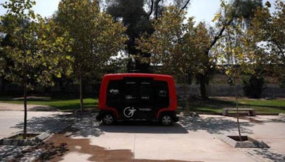 El jefe de estrategia de la compañía Transdev Chile, Lluís Vidal, señaló que el vehículo tiene una máxima para garantizar la seguridad: "Nunca tendrá que tomar decisiones éticas, siempre va a frenar antes". (Foto: EFE)