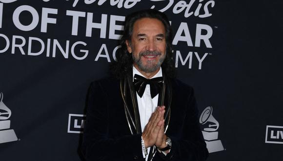 Marco Antonio Solís recibe el premio Persona del Año en los Latin Grammy 2022. (Foto: AFP)
