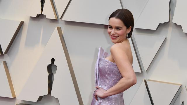 Emilia Clarke de "Game of Thrones" en la alfombra roja del Oscar 2019. (Foto: AFP)