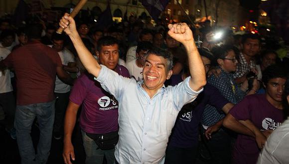 Julio Guzmán recolecta firmas para inscribir su propio partido