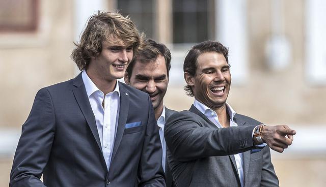 R3 PRAGA (REP⁄BLICA CHECA), 20/09/2017.- (d-i) El tenista espaÒol Rafael Nadal, el suizo Roger Federer, y el alem·n Alexander Zverev, durante la ceremonia de bienvenida de la primera ediciÛn de la Copa Laver, en la plaza Vieja de Praga, Rep˙blica Checa, hoy, 20 de septiembre de 2017. La Copa Laver tendr· lugar del 22 al 24 de septiembre en la capital checa. EFE/MARTIN DIVISEK