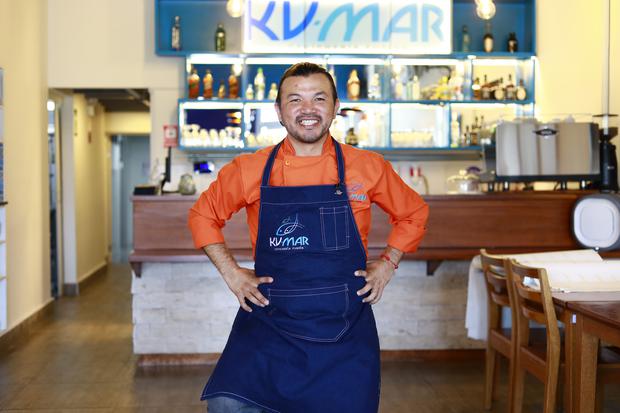 Kumar Paredes highlights the benefits of the cocona chili pepper and comments that he is in the experimentation stage with bonito tataki.  (Jessica Vicente / GEC)