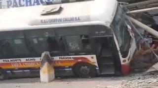 Ventanilla: bus impacta contra puesto de mercado Pachacútec | VIDEO