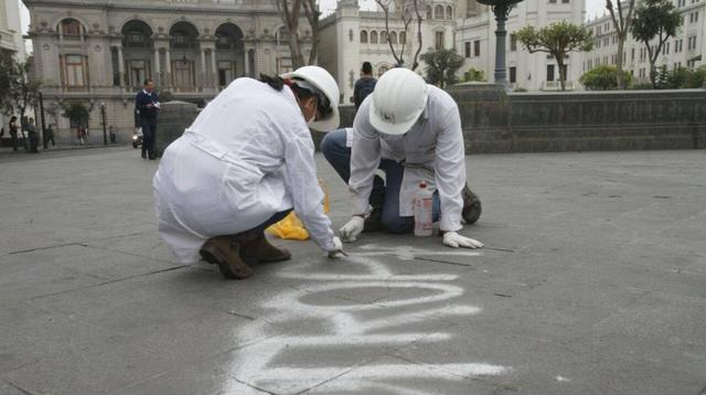 Municipalidad de Lima limpió pintas en Plaza San Martín - 2