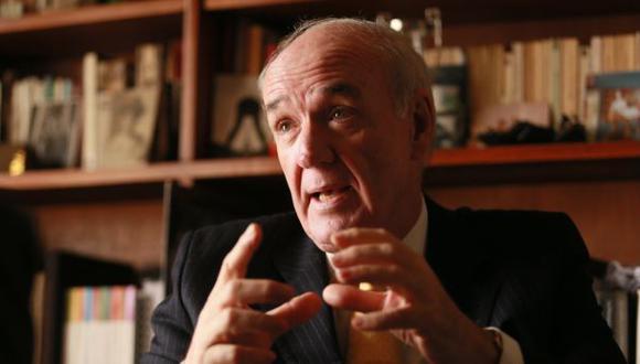 García Belaunde: "Piñera desconoce tratados internacionales"