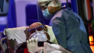 Argentina registra récord de 382 muertos por coronavirus y el total supera los 7.000 