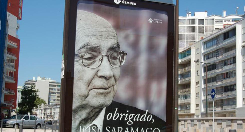Afiche sobre Jose Saramago en calle de Lisboa el 2010. (Foto: Wikimedia)