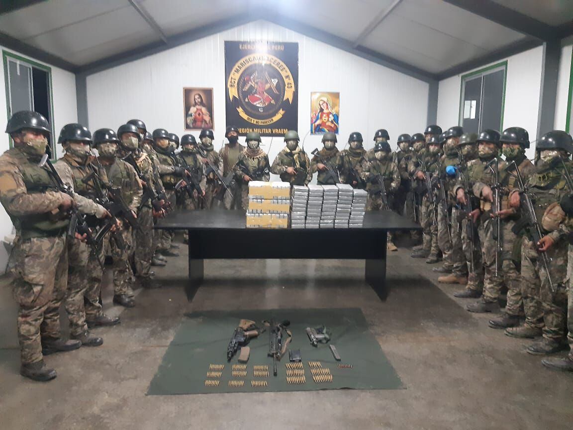 En un enfrentamiento en la selva del Vraem se incautaron armas de guerra y casi 80 kilos de droga. (Foto: CCFFAA)