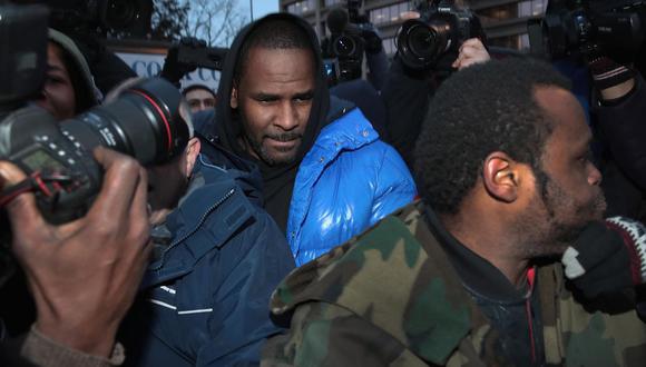 R. Kelly se declaró no culpable de los diez cargos en su contra por abusos sexuales y fue liberado tras pagar fianza. (Foto: AFP)