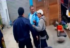 Ate: policía en retiro amenaza con su arma a fiscalizadores | VIDEO