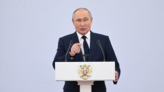 Los países vecinos de Putin ya se preparan para repeler una eventual ofensiva rusa